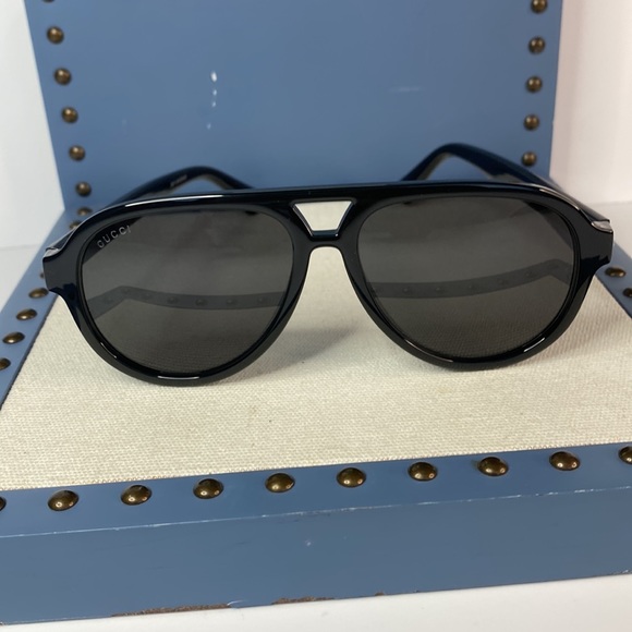 GUCCI GG0767S aviator sunglass comes in a shiny black frame with grey lenses. - Picture 5 of 14